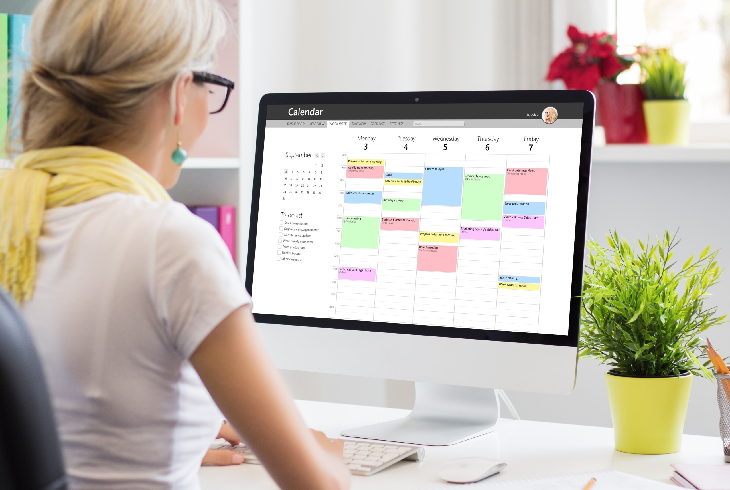 Blonde woman using a computer to organize her schedule